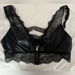 2 Victoria’s Secret bralettes new with tags